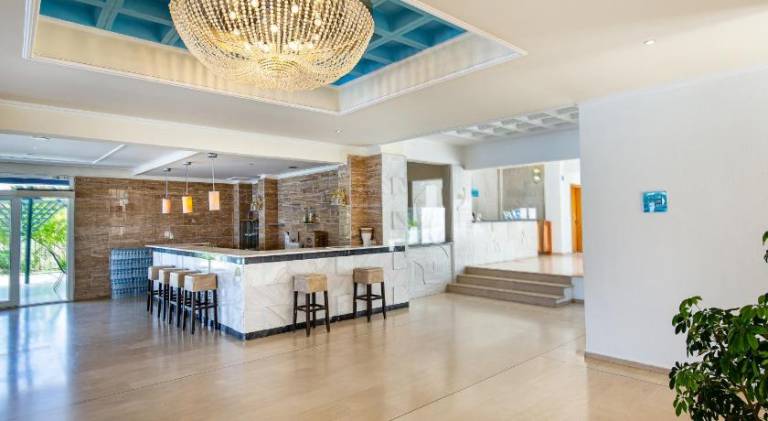 Kamari Beach Hotel — photo 3