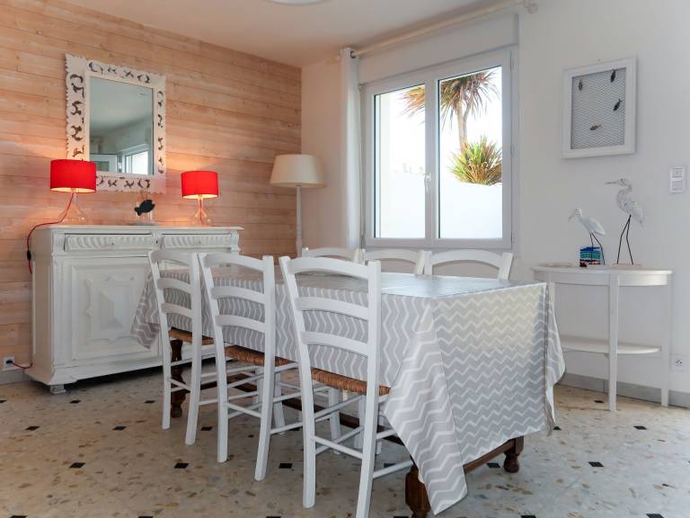 Vacation home with barbecue, patio & yard | Pet-friendly — photo 5