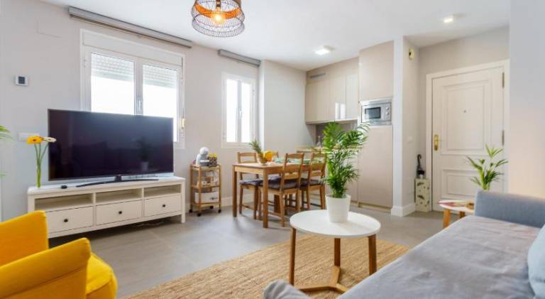 Apartment with terrace | Next to Tajo de Ronda | Perfect for remote work | Pets are welcome — photo 2