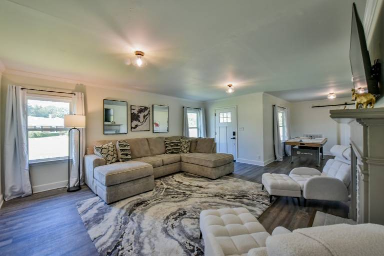 Vacation home with barbecue & yard | City view — photo 2