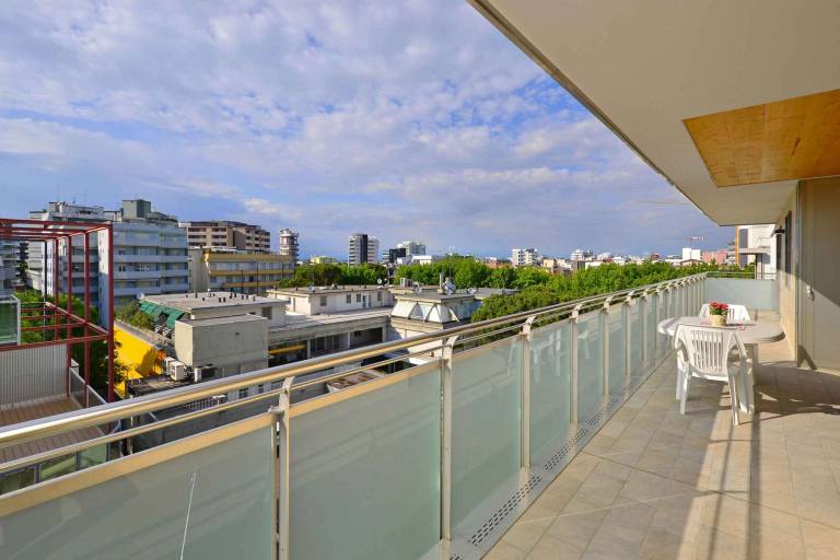 Holiday apartment with large panoramic balcony with sea view — photo 5