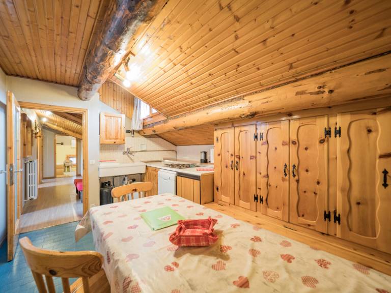 Comfortable accommodation suitable for groups of friends or large families — photo 4