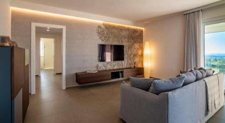 Spacious serviced apartment with sauna, garden & patio | Pets allowed — photo 2
