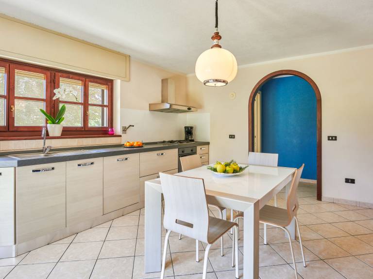 Holiday apartment with patio, yard & BBQ — photo 4
