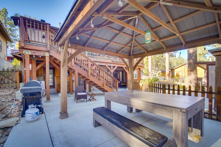 1 Mi to Lake: Home w/ Hot Tub & Gazebo in Big Bear — photo 2