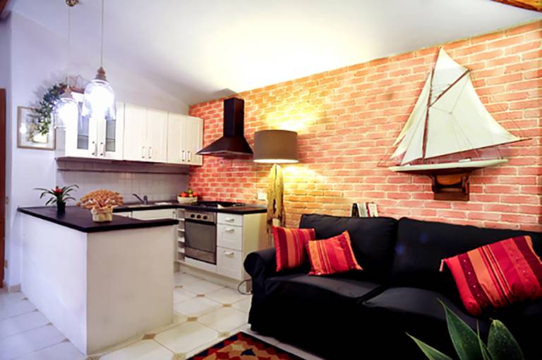 Apartment with terrace & yard — photo 4