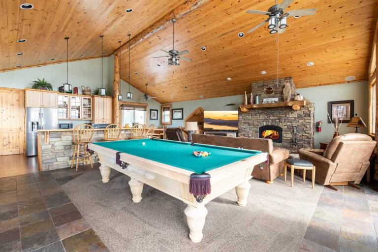 Miller''s Windsong Retreat. Lake Views. Hot tub. 3x2 promo! — photo 4