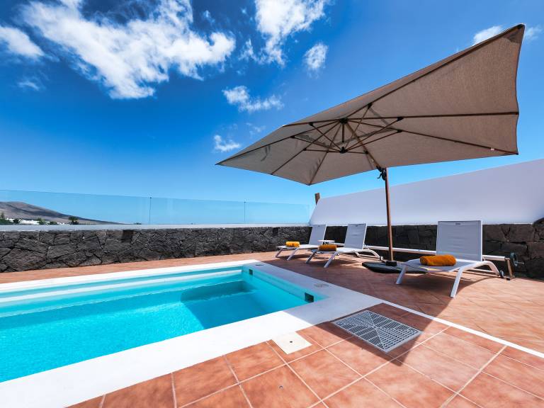 House with barbecue, private pool & garden — photo 4