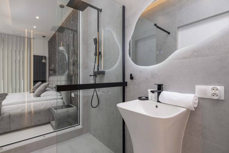 Zabrska 15 Katowice Silver Studio with Parking and Desk — photo 4