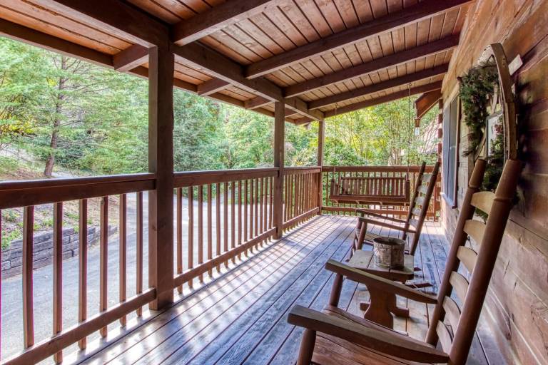 Cabin with private pool — photo 2