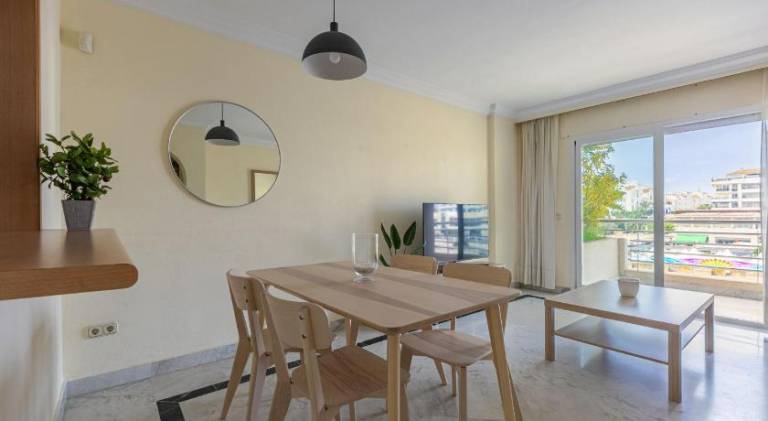 MARBELLA HOME RENTALS - Marina Banus, Puerto Banus, Cozy 2BR, parking & pool — photo 2