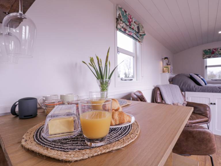 Cottage with garden — photo 4