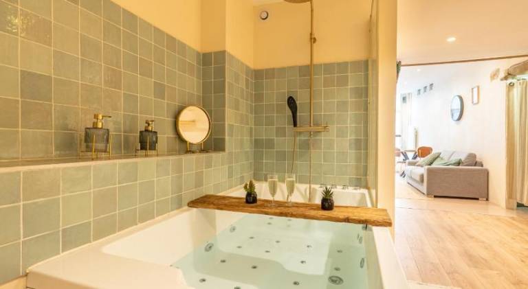 Holiday apartment with jacuzzi — photo 3