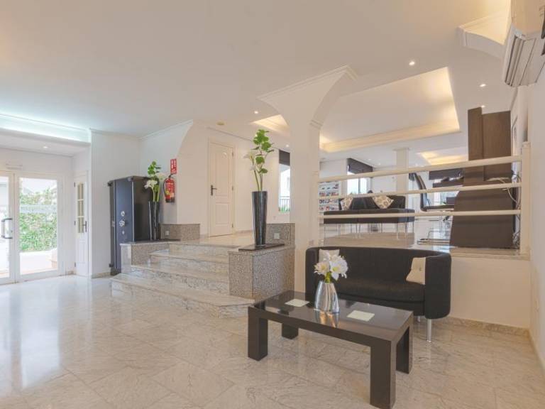 Children-friendly beautiful serviced apartment with pool, barbeque & patio | Beach nearby | Pets allowed — photo 4