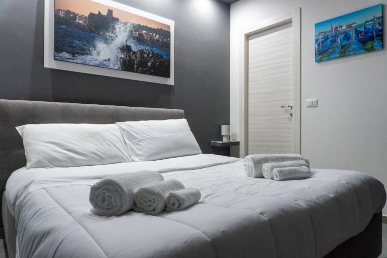 Privatzimmer in Catania für max. 3 Personen Privatzimmer in Catania für max. 3 Personen