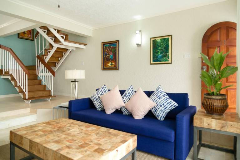 Captivating 2 Bed Town House in Kingston