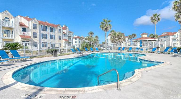 Holiday apartment with pool — photo 3