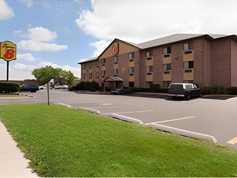 Super 8 By Wyndham Bridgeview Chicago Area
