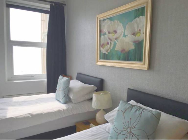 Accommodation Douglas