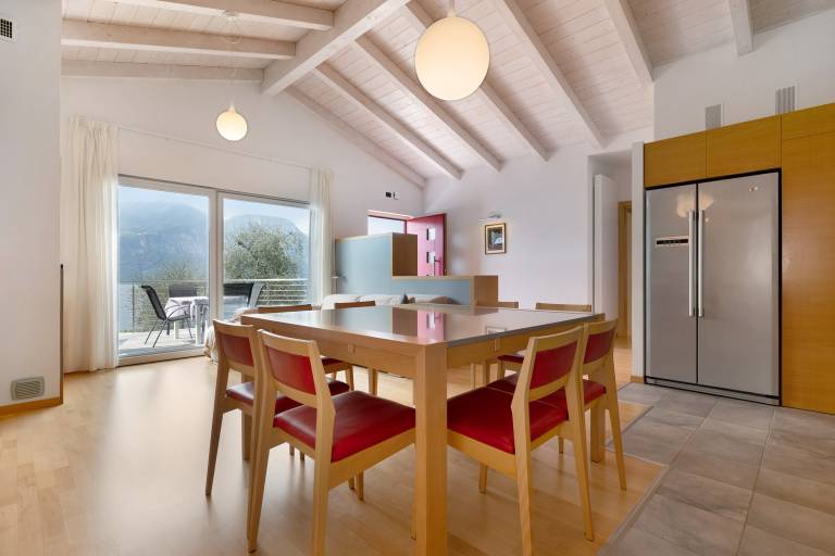 Holiday apartment with garden, barbeque & patio | Lake view — photo 3
