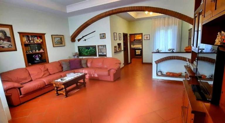 Vacation home with 2 rooms for 5 persons in Camaiore