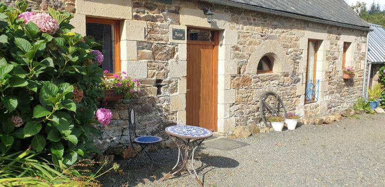 Pleasant vacation home with fast internet, terrace & garden | Garden view | Dogs allowed — photo 2