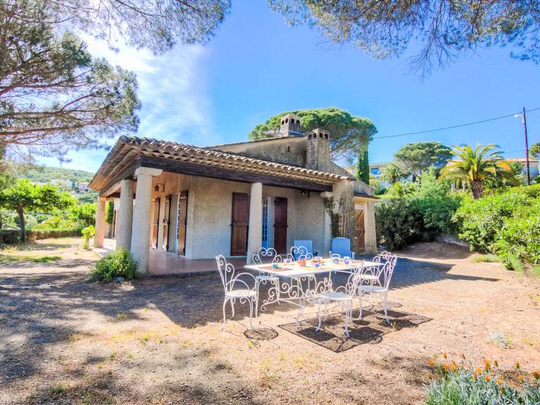 Fully equipped vacation home with terrace, grill & yard | Pets are welcome — photo 4
