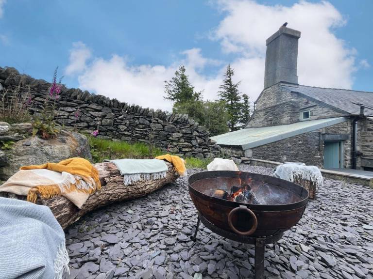 Fully equipped cottage with yard, BBQ & jacuzzi | Pet-friendly — photo 3
