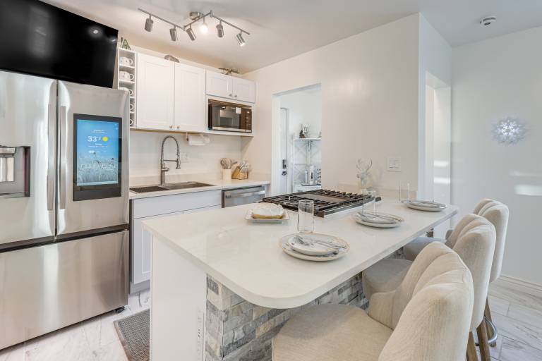 Newly Renovated, Modern Mtn Getaway: Pets Welcome! — photo 2