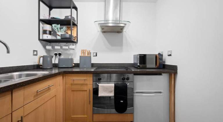 Apartment | Near Manchester Town Hall | Perfect for remote work | Pets are welcome — photo 4