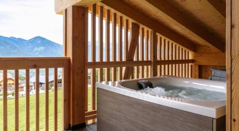 Charming apartment with hot tub, sauna & yard | Pets allowed — photo 2