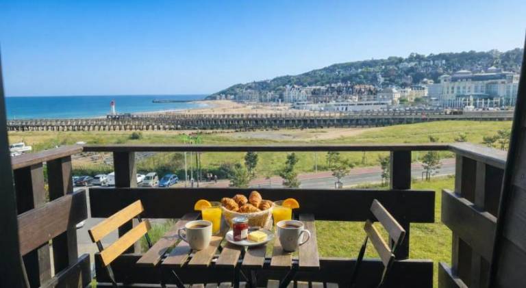 Holiday apartment with terrace | Next to the beach | Suitable for remote work | Dogs allowed in Touques