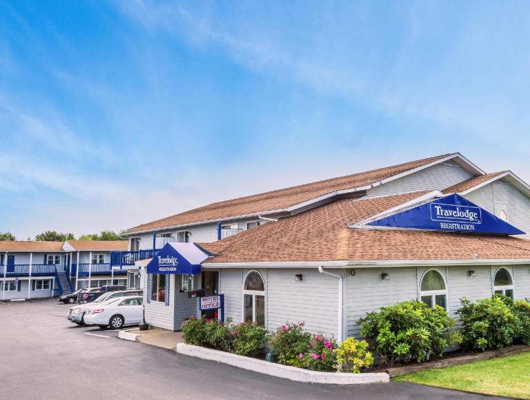 Days Inn by Wyndham Middletown Newport Area