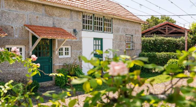 Ample vacation home with garden, barbeque & private pool | Pet-friendly in Penafiel