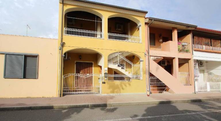 Holiday apartment with BBQ & patio in Oristano