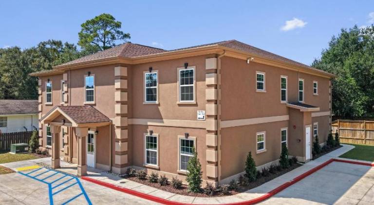 Holiday apartment with pool & jacuzzi | Pets are welcome in D'Iberville, MS