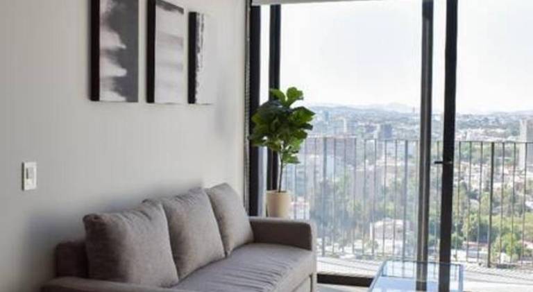 Apartment with pool — photo 2