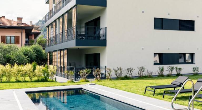 Family-oriented wonderful apartment with patio, yard & pool | Pets allowed — photo 5