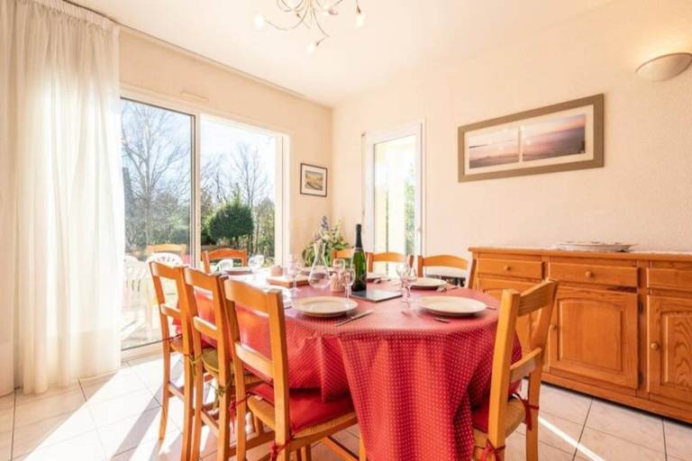 Big rental apartment with grill, yard & patio | Garden view | Pet-friendly in Carnac