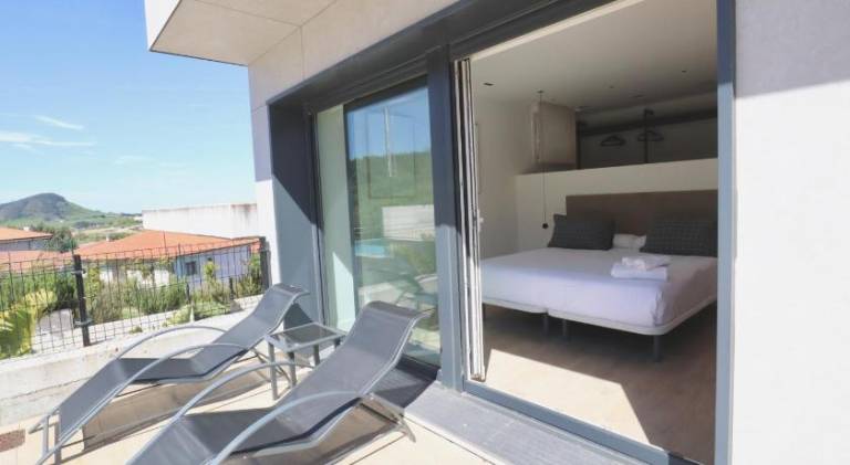 Villa with pool — photo 4