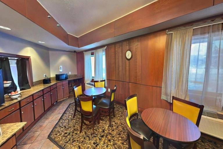 Fairbridge Inn & Suites Batavia - Darien Amusement Park — photo 5