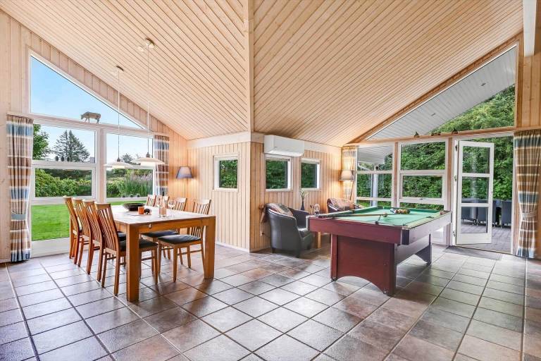 Fully equipped lovely house with BBQ, sauna & hot tub | Pets allowed in Oksbol