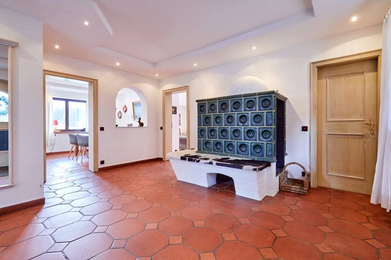 Family-friendly beautiful house with sauna, barbeque & patio | Mountain view | Pets allowed — photo 4
