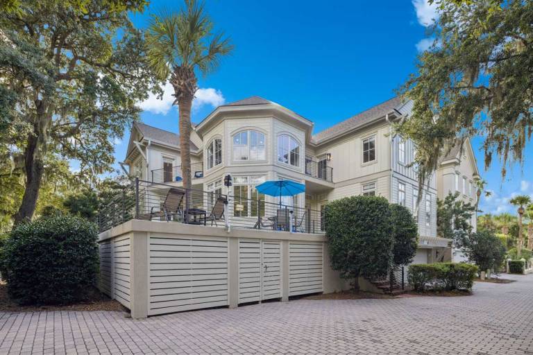 20 Knotts Way @ North Forest Beach Luxury Retreat Steps from the Beach Loaded with Amenities — photo 3