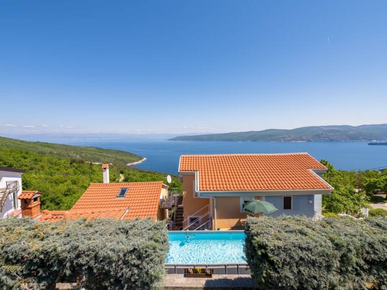 Fully equipped lovely vacation home with yard, pool & BBQ | Pets are welcome — photo 5
