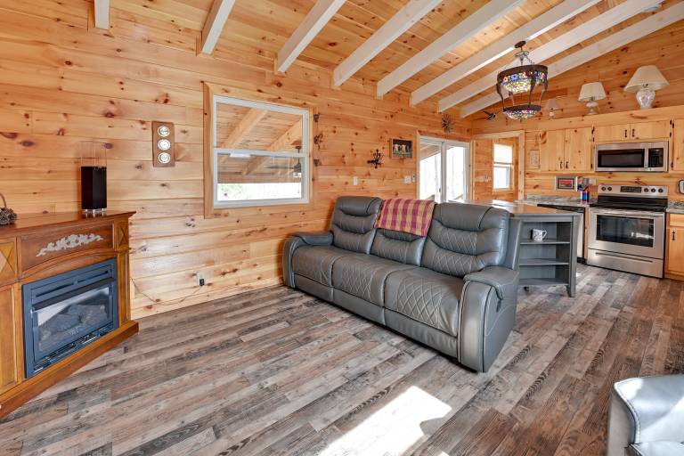 Bring a Pet: Peaceful Frenchburg Cabin on 1 Acre — photo 4