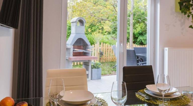 Apartment with terrace, yard & BBQ in Bled