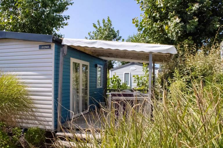 Campsite Le Bois Verdon - Cottage CAHITA 18m² - Half-covered terrace - 1 bedroom. 2 people — photo 3