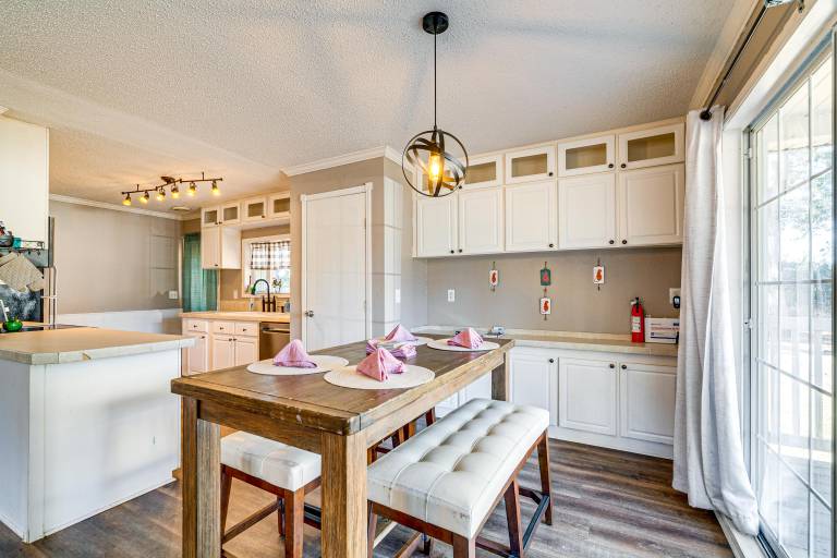 Paddle, Swim & More! Charming Home in High Springs — photo 4