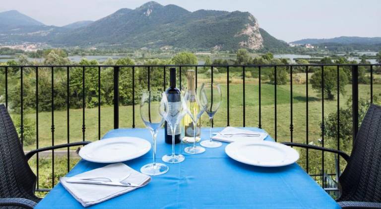 Holiday apartment with 4 rooms for 10 persons in Iseo